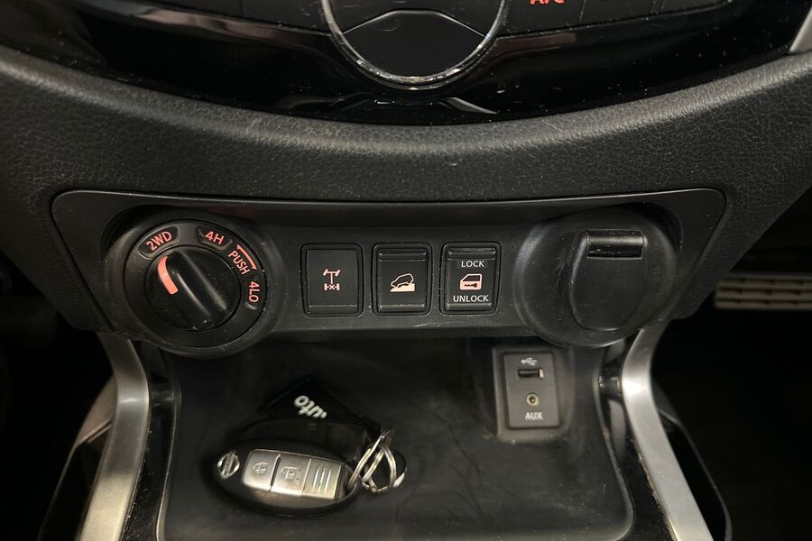 Nissan Navara vaihtoauto