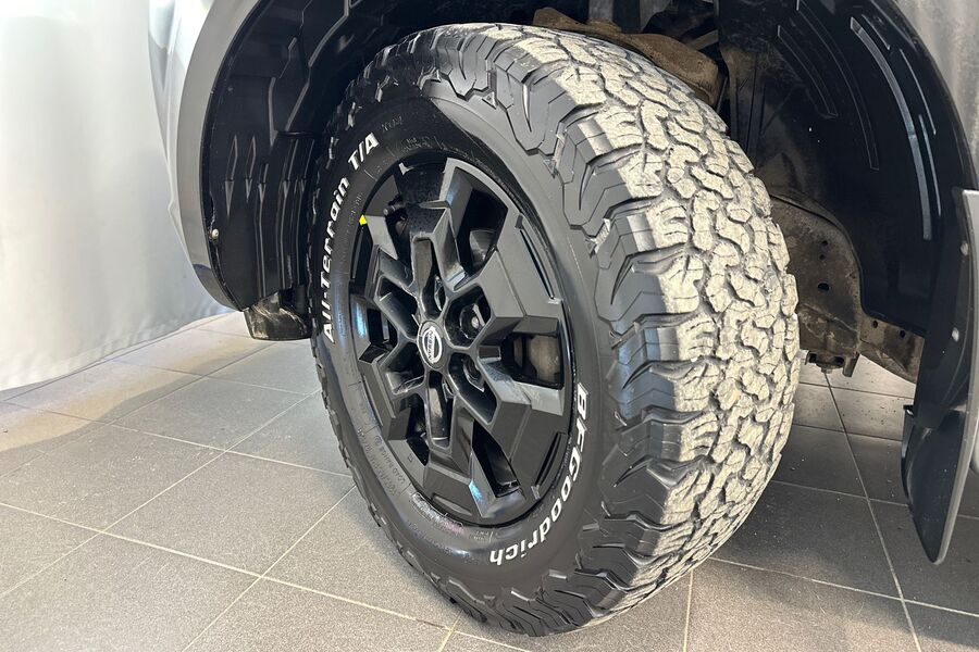 Nissan Navara vaihtoauto