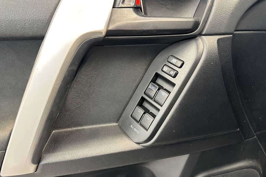Toyota Land Cruiser vaihtoauto