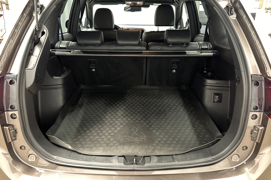 Mitsubishi Outlander PHEV vaihtoauto