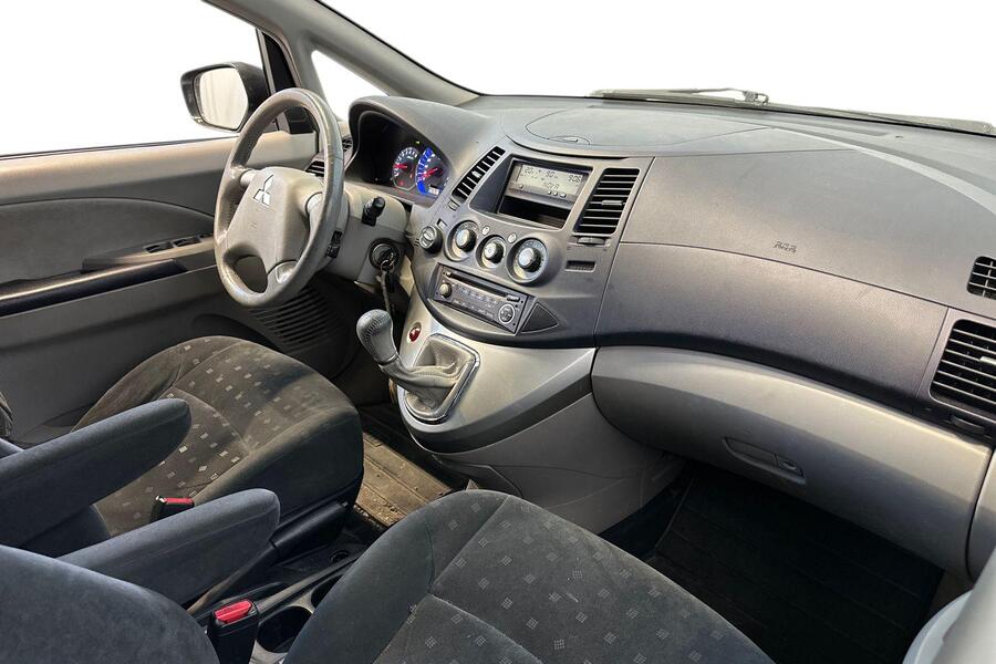 Mitsubishi Grandis vaihtoauto