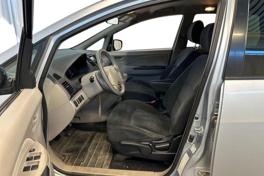 Mitsubishi Grandis vaihtoauto