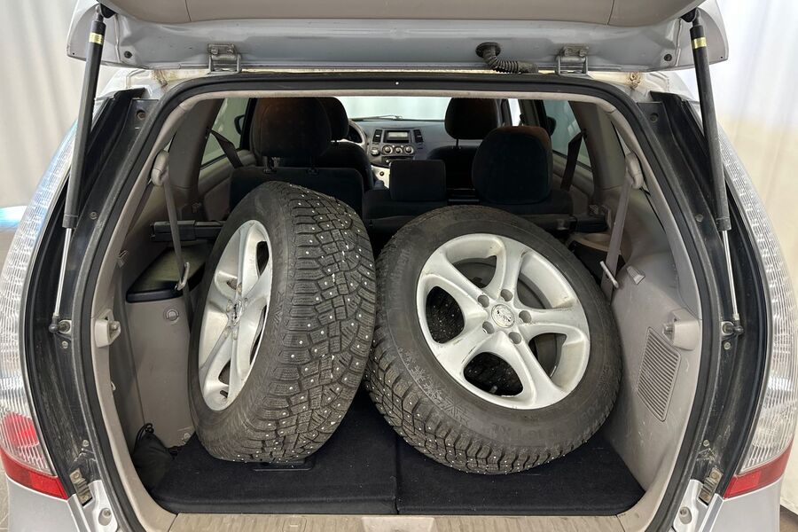 Mitsubishi Grandis vaihtoauto