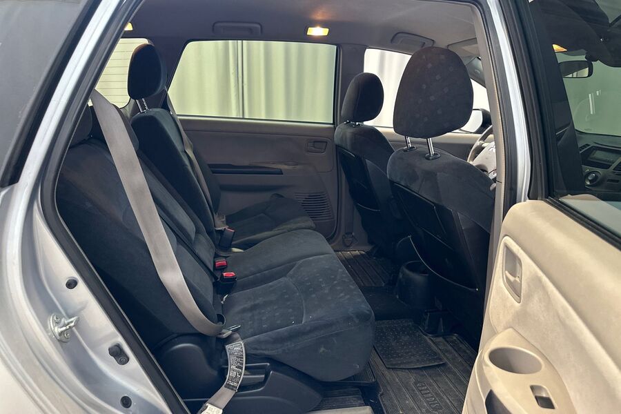 Mitsubishi Grandis vaihtoauto