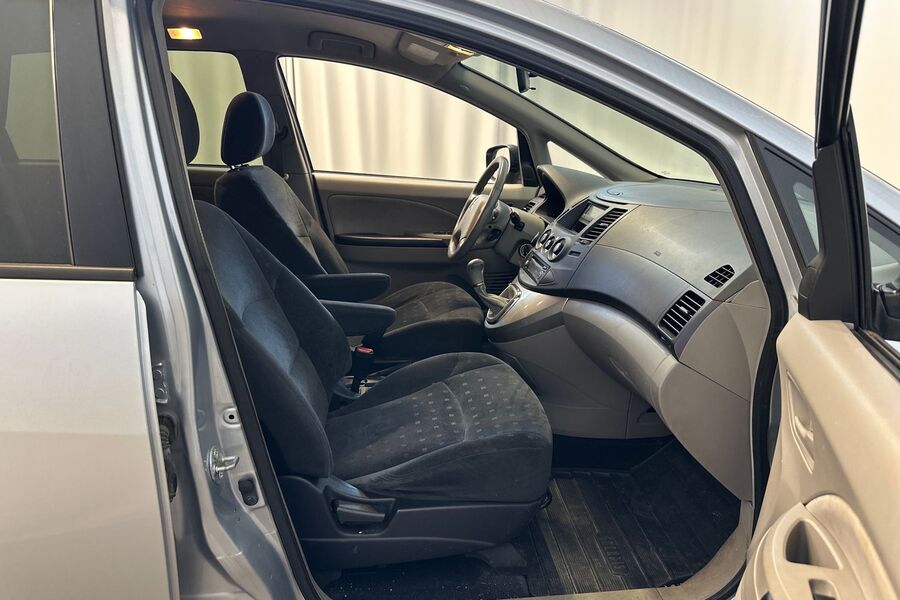 Mitsubishi Grandis vaihtoauto