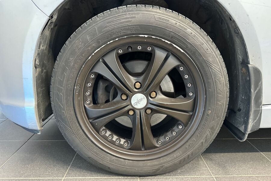 Mitsubishi Grandis vaihtoauto