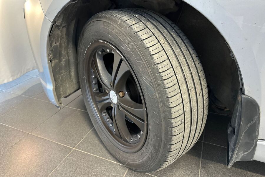 Mitsubishi Grandis vaihtoauto