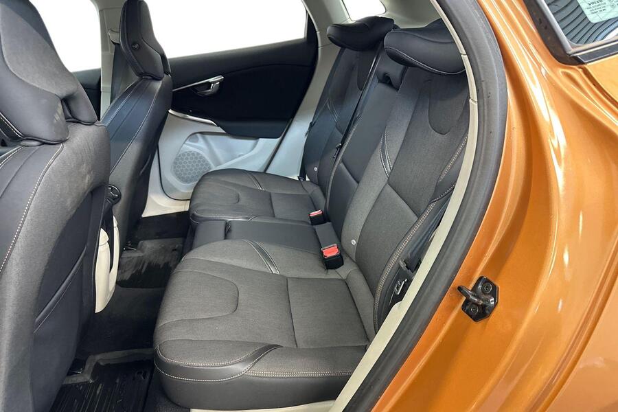 Volvo V40 Cross Country vaihtoauto