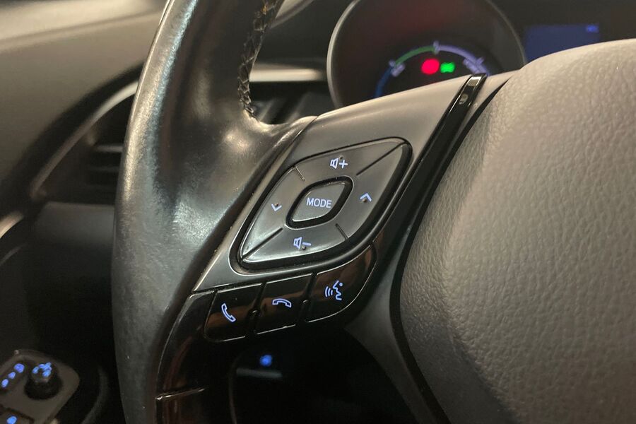 Toyota C-HR vaihtoauto