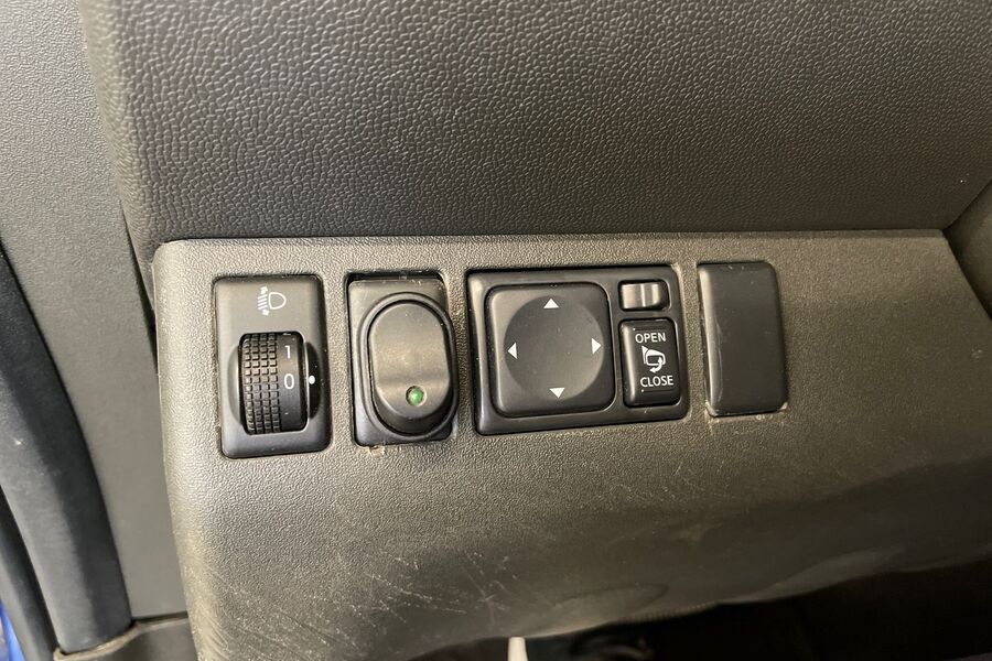 Nissan Navara vaihtoauto