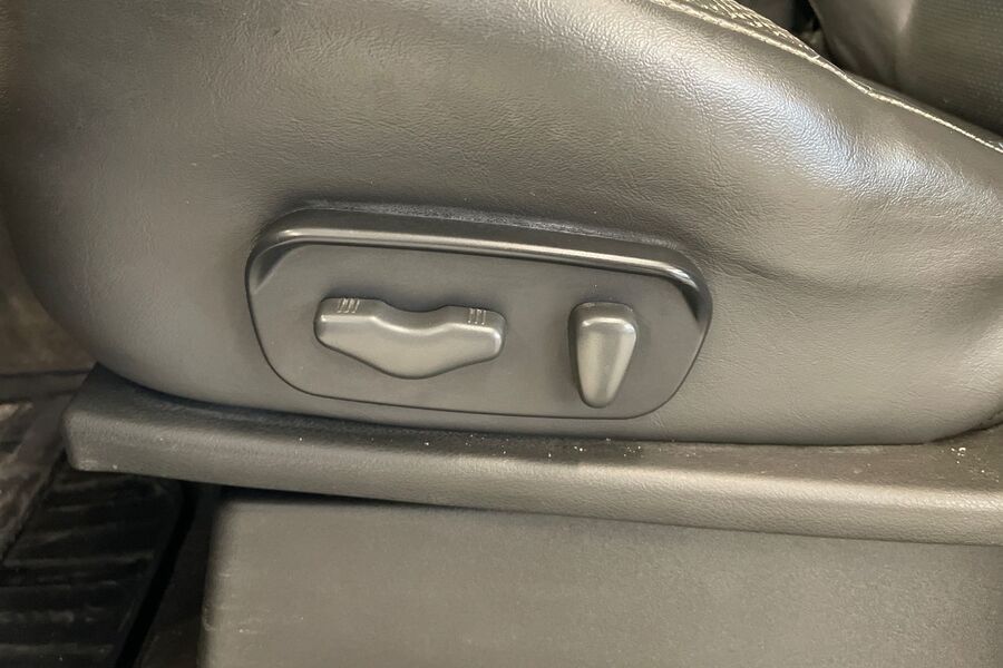 Nissan Navara vaihtoauto