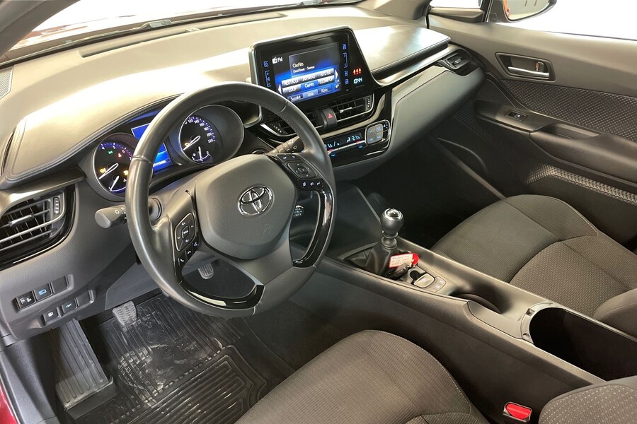 Toyota C-HR vaihtoauto