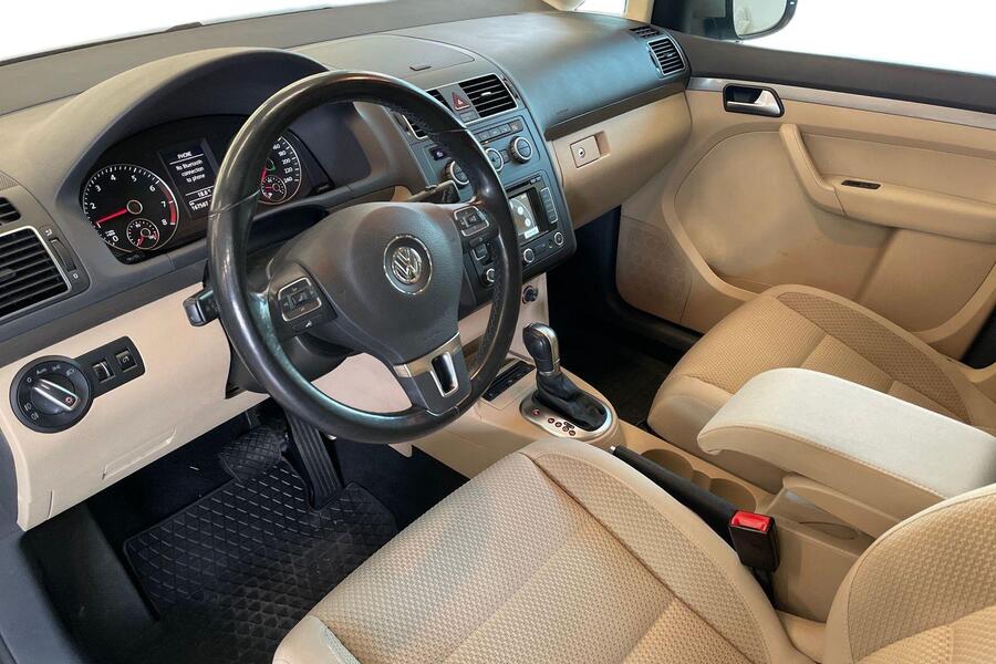 Volkswagen Touran vaihtoauto