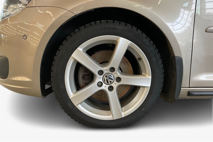 Volkswagen Touran vaihtoauto