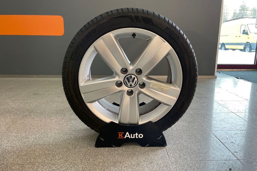 Volkswagen Touran vaihtoauto