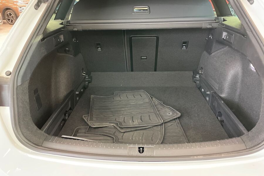 SEAT Leon Sportstourer vaihtoauto