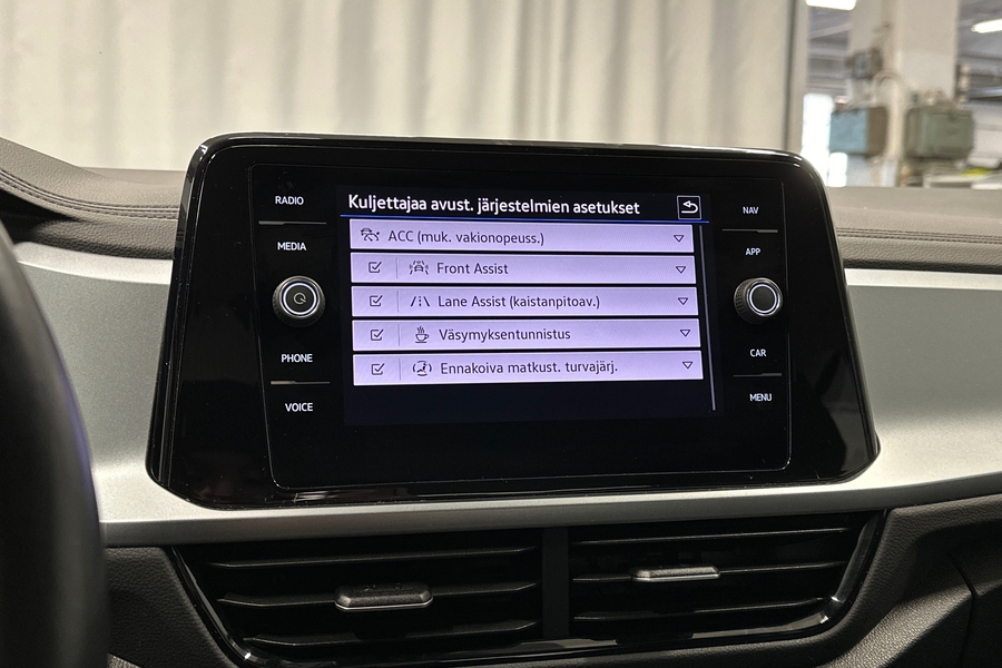 Volkswagen T-Roc vaihtoauto