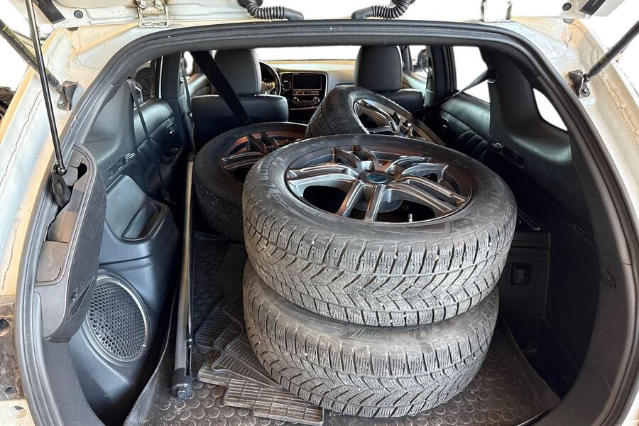 Mitsubishi Outlander PHEV vaihtoauto