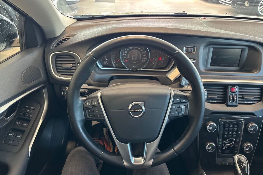 Volvo V40 Cross Country vaihtoauto