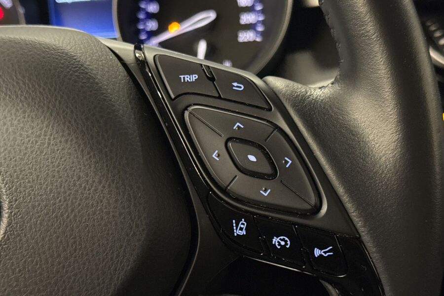 Toyota C-HR vaihtoauto