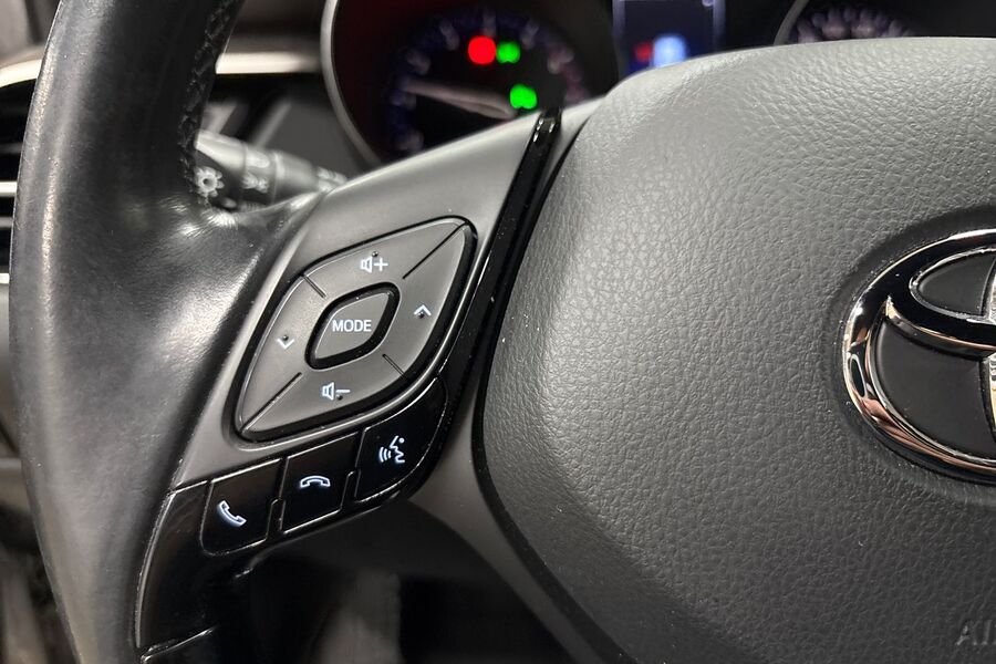 Toyota C-HR vaihtoauto