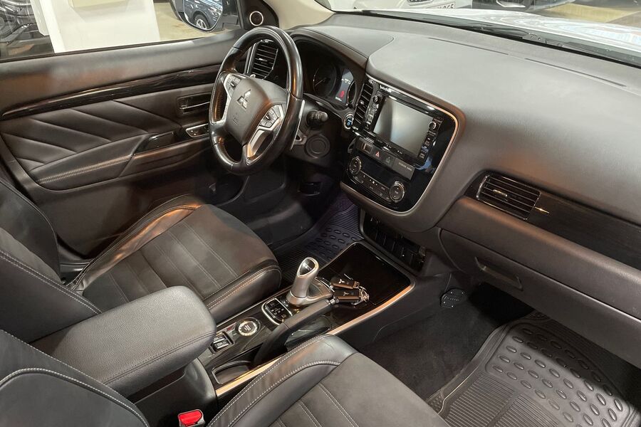 Mitsubishi Outlander PHEV vaihtoauto