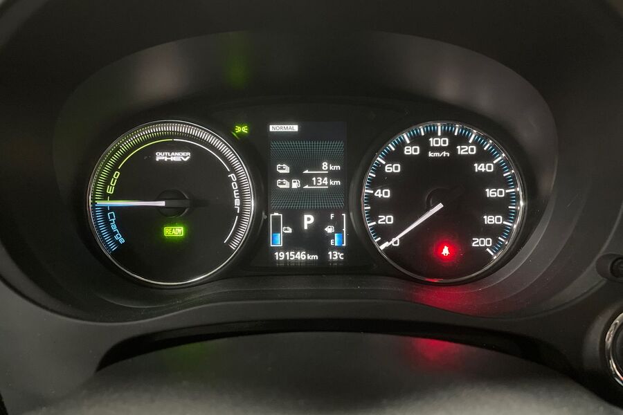 Mitsubishi Outlander PHEV vaihtoauto