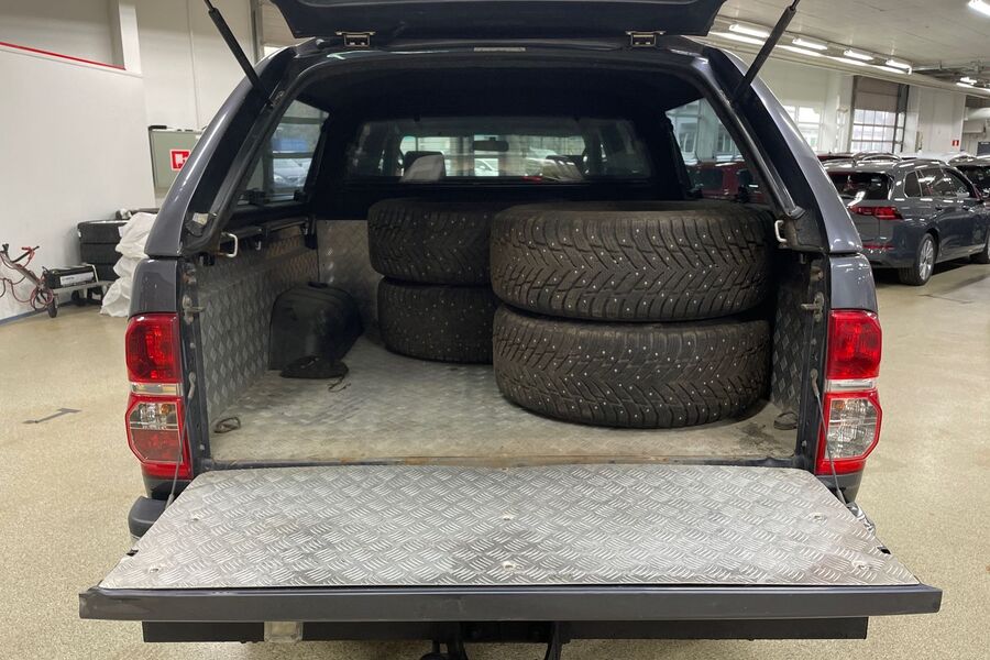 Toyota Hilux vaihtoauto