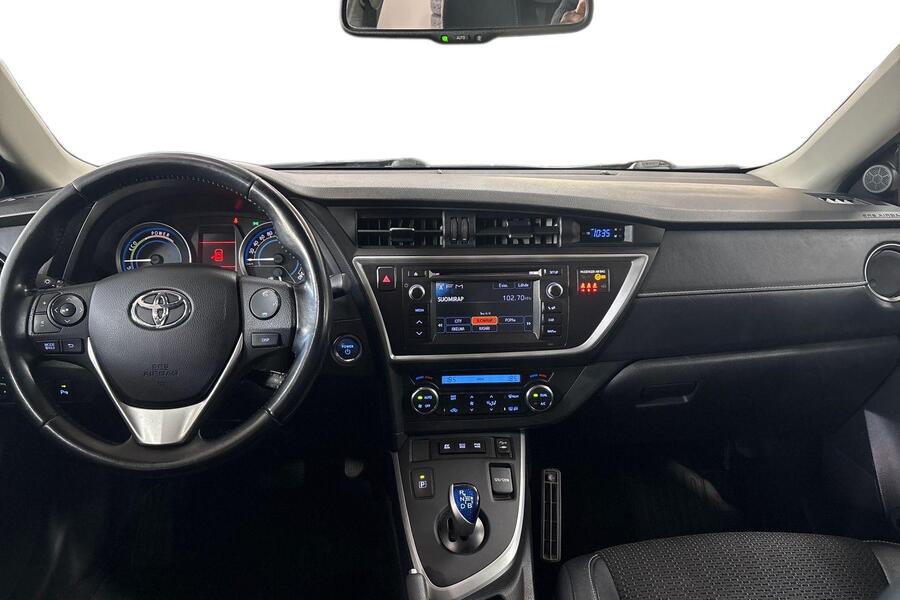 Toyota Auris vaihtoauto
