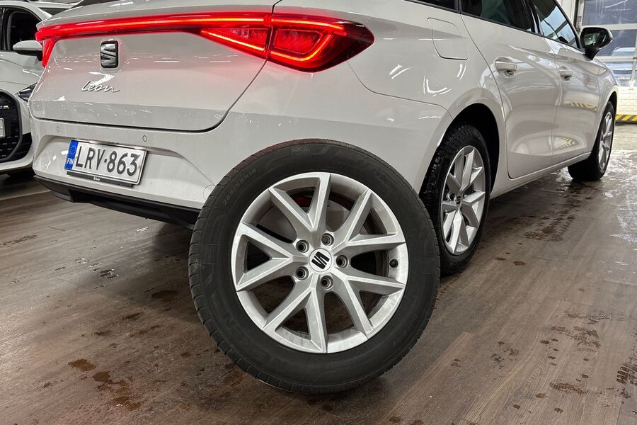 SEAT Leon Sportstourer vaihtoauto