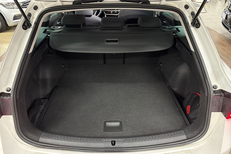 SEAT Leon Sportstourer vaihtoauto