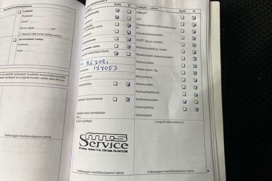 Volkswagen Touran vaihtoauto