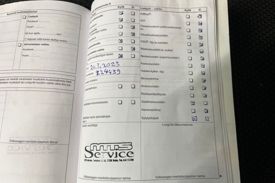 Volkswagen Touran vaihtoauto