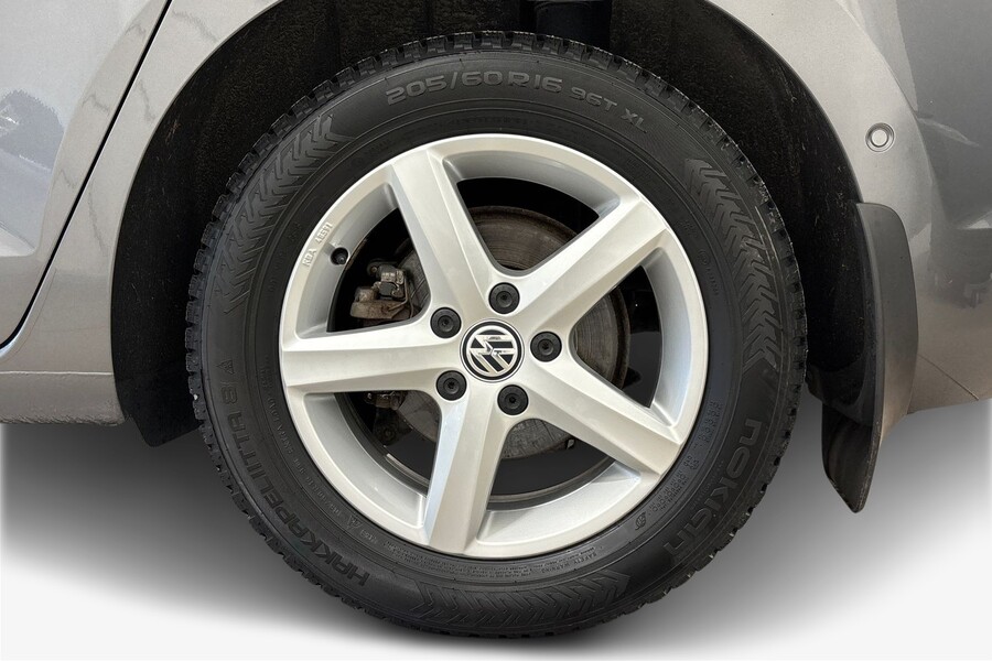 Volkswagen Touran vaihtoauto