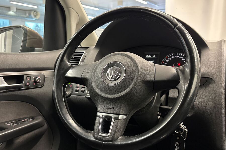 Volkswagen Touran vaihtoauto