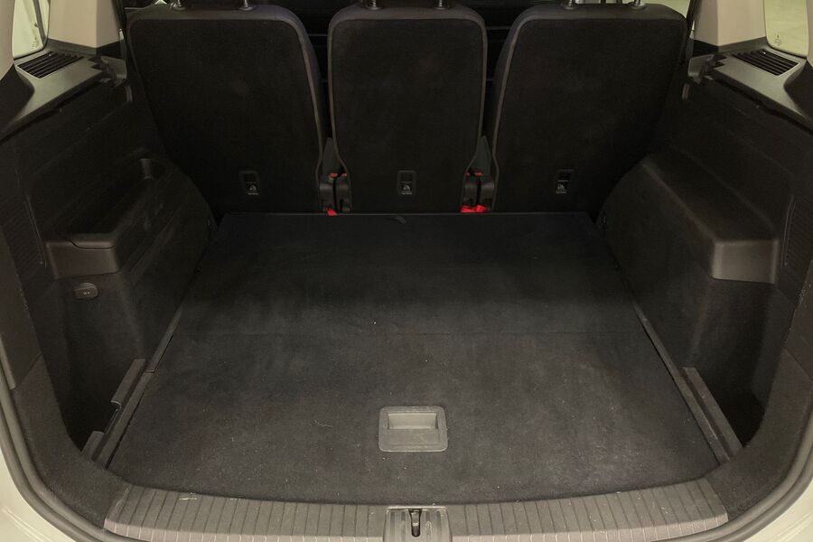 Volkswagen Touran vaihtoauto