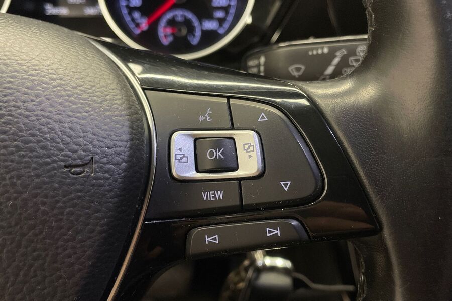 Volkswagen Touran vaihtoauto