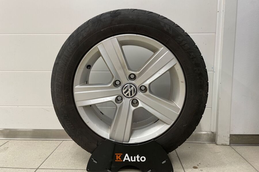 Volkswagen Touran vaihtoauto