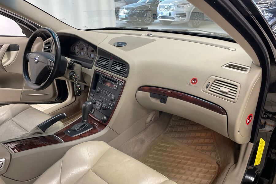 Volvo V70 vaihtoauto