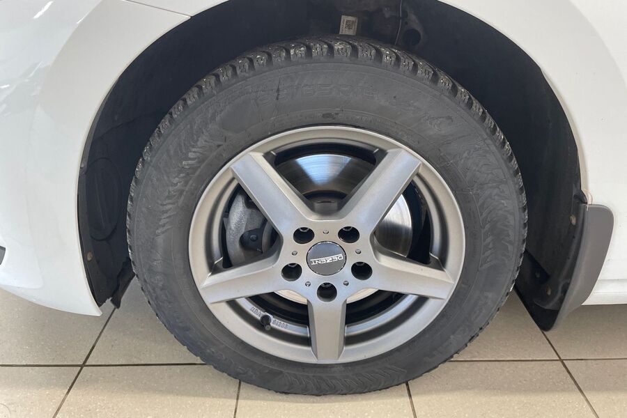 Volkswagen Golf Sportsvan vaihtoauto