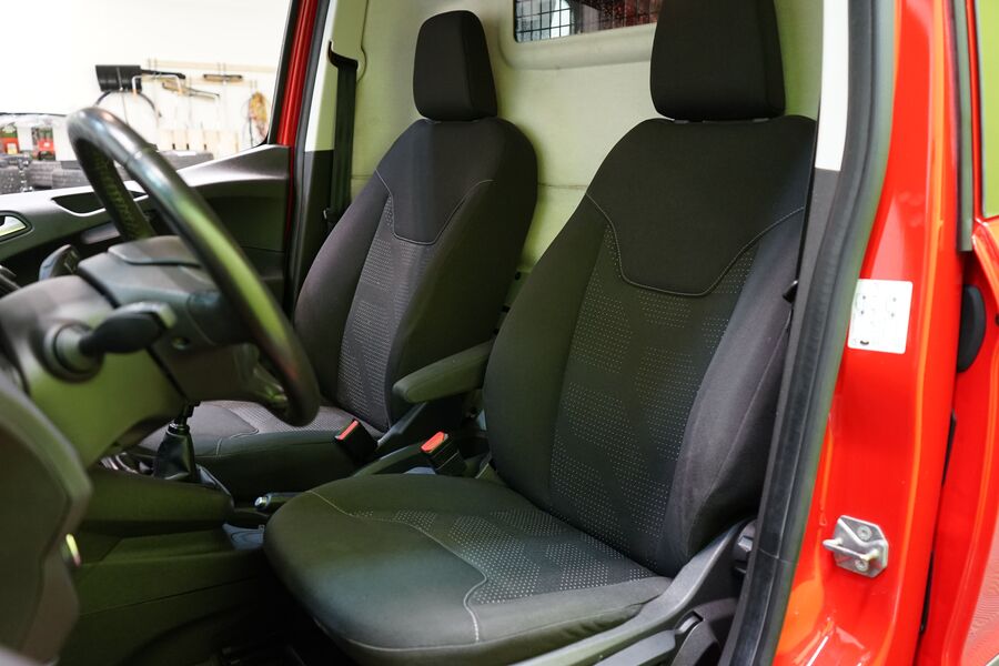 Ford Transit Courier vaihtoauto