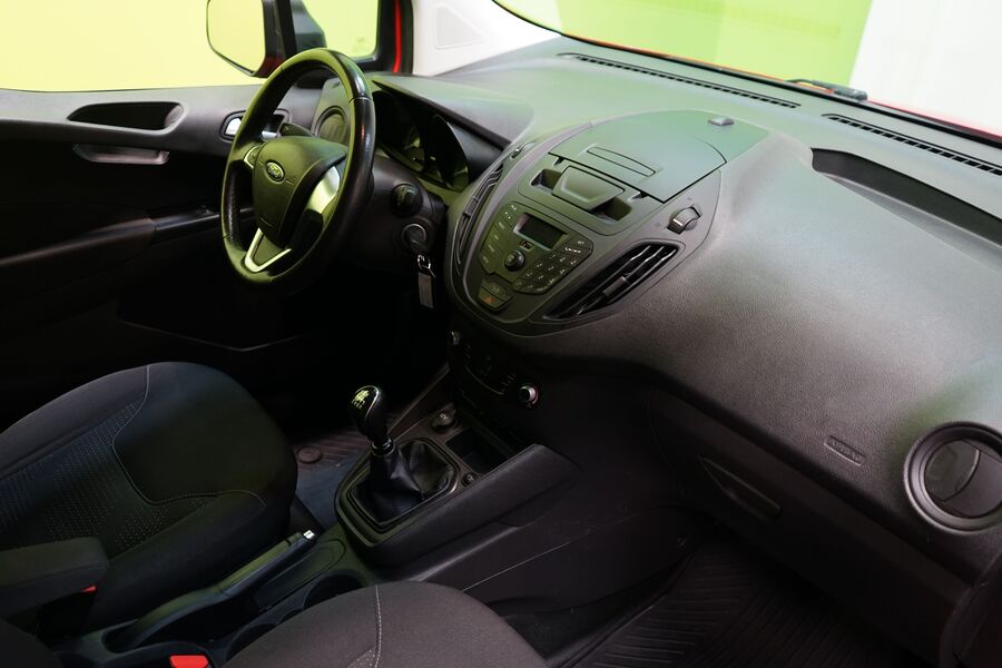 Ford Transit Courier vaihtoauto