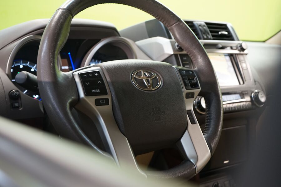 Toyota Land Cruiser vaihtoauto