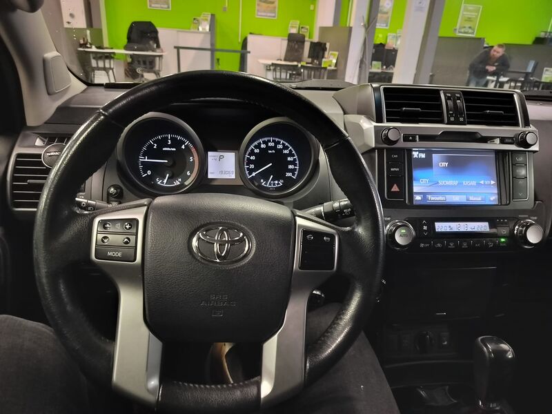 Toyota Land Cruiser vaihtoauto