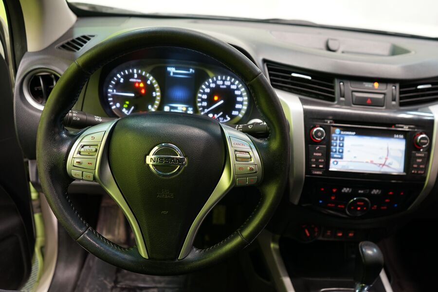 Nissan Navara vaihtoauto