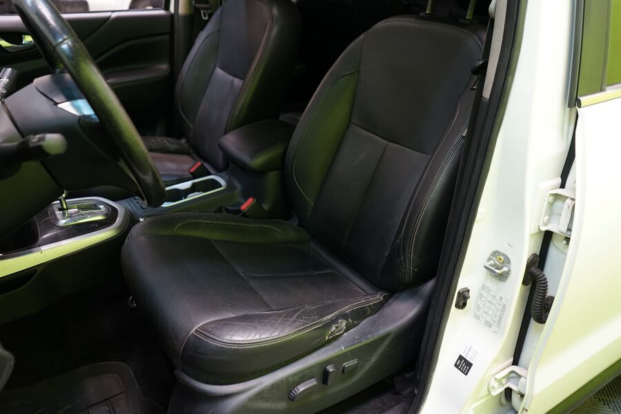 Nissan Navara vaihtoauto