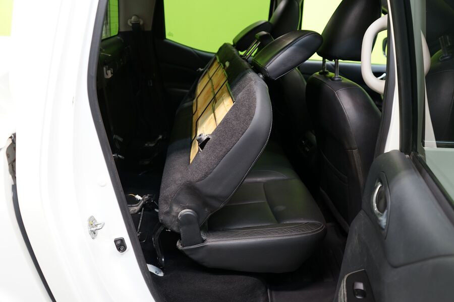 Nissan Navara vaihtoauto