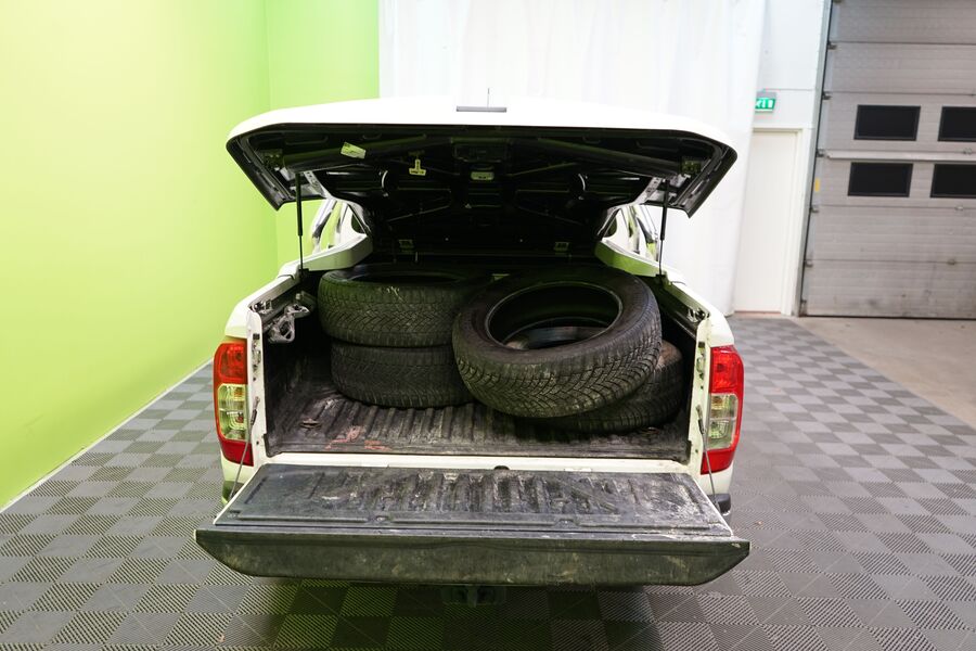 Nissan Navara vaihtoauto