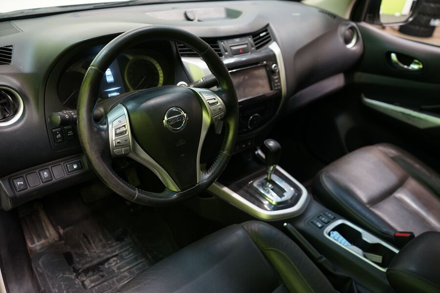 Nissan Navara vaihtoauto