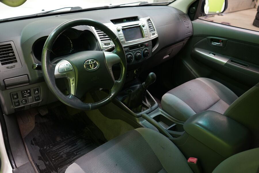 Toyota Hilux vaihtoauto